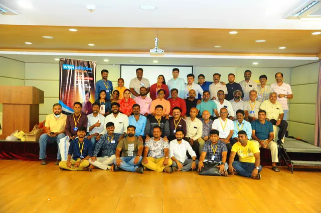 A full batch of participants together
